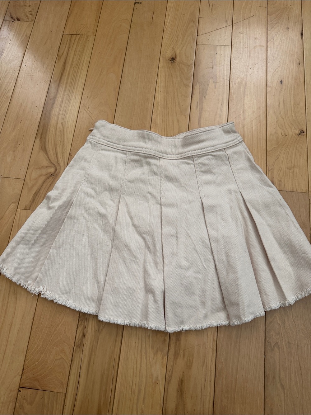 SO Cream High-Waist Pleated Mini Skirt